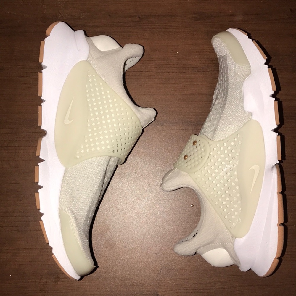 MUST HAVE!!! Nike Sock Dart